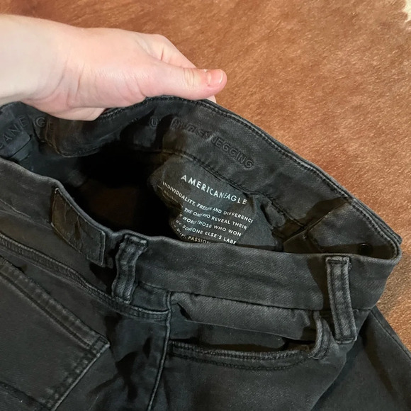 American Eagle black Curvy high rise jegging
size 6 regular - Picture 4 of 6